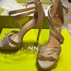 Gianni Bini size:5.5 Color: Sand Gold color style: Corielle
